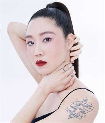 都市之开局娶了妈妈的闺蜜