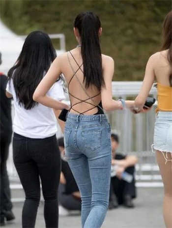 小白兔白又白尘月北