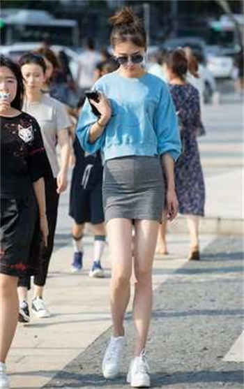 现代家奴排泄