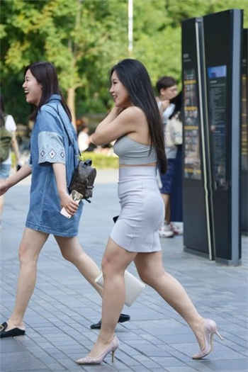 丫头忍着点我进来了