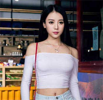 黑脸包丞相坐在大堂上打一动物