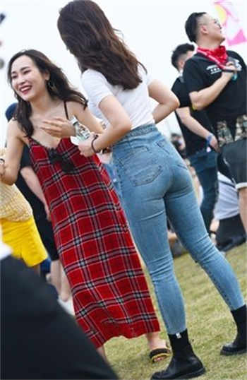 贾宝玉与李纨秘戏