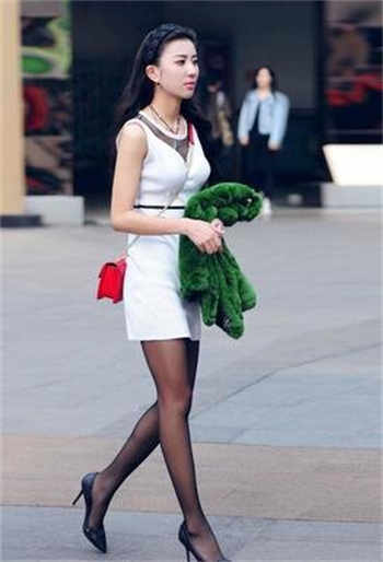 超短t恤露半乳