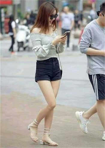 漂亮的服务员2