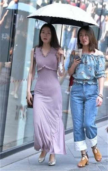 生理课老师拿女班当教材