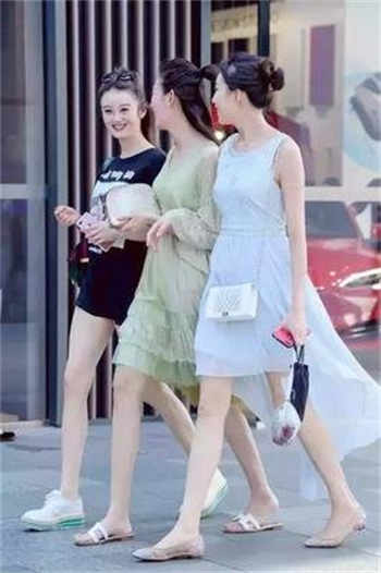 女子和男子打扑克的软件