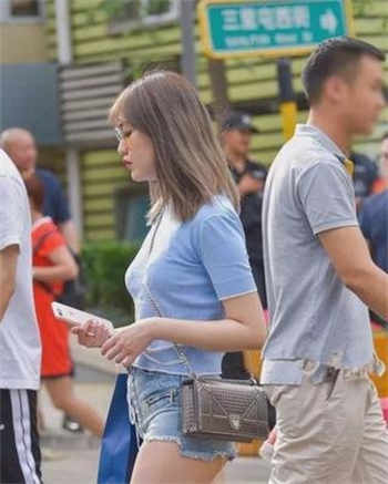 绅士房东模拟器手游